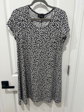 Everlily Black and White Floral Swing Dress‎ Size Large